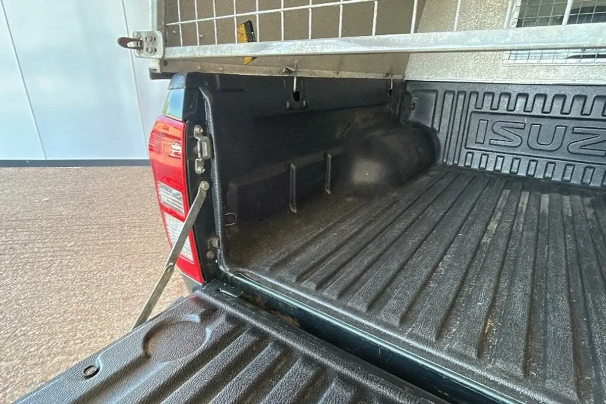 2014-isuzu-d-max-25td-yukon-double-pickup-big-10
