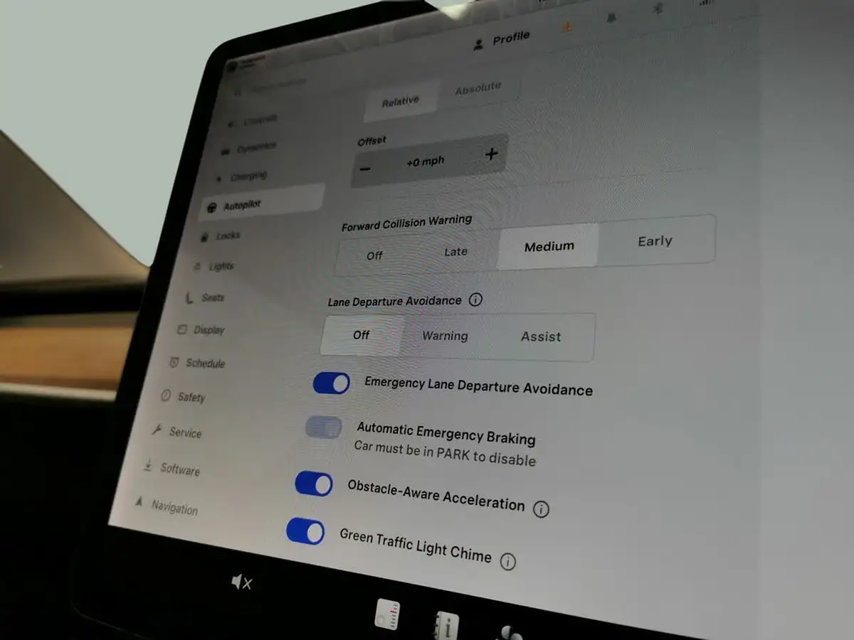 2021-tesla-model-3-e-long-range-awd-big-25