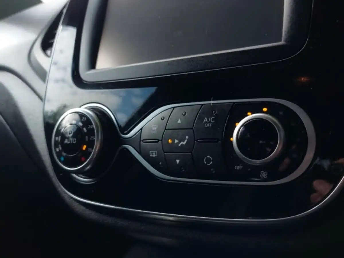 2018-renault-captur-09-tce-dynamique-s-nav-big-14