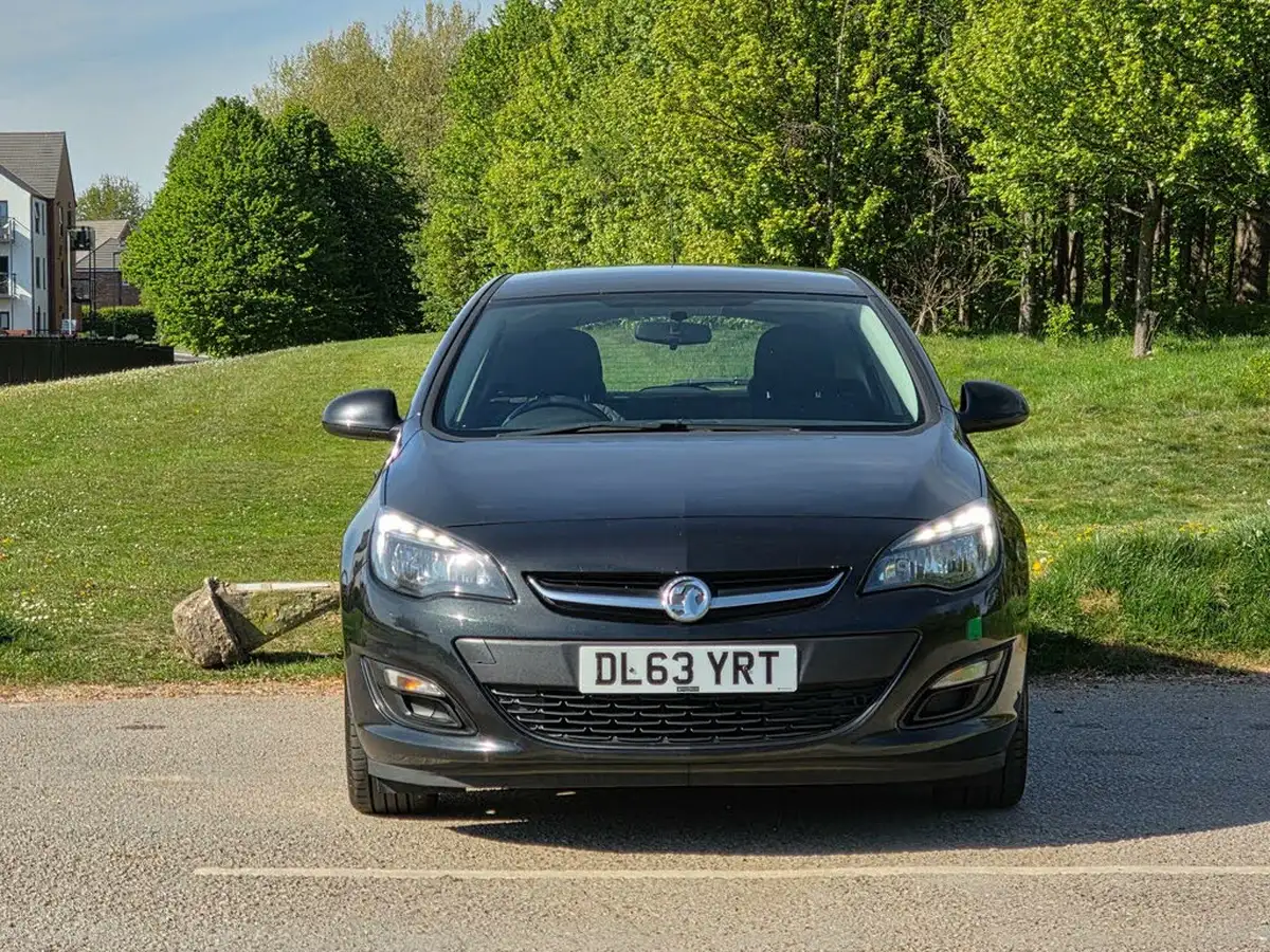 2014-vauxhall-astra-16-energy-big-1