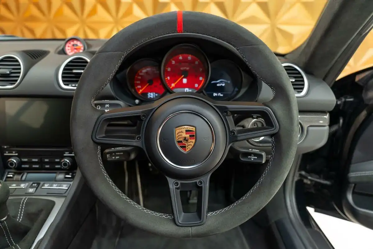 2022-porsche-cayman-718-40-cayman-gt4-big-16