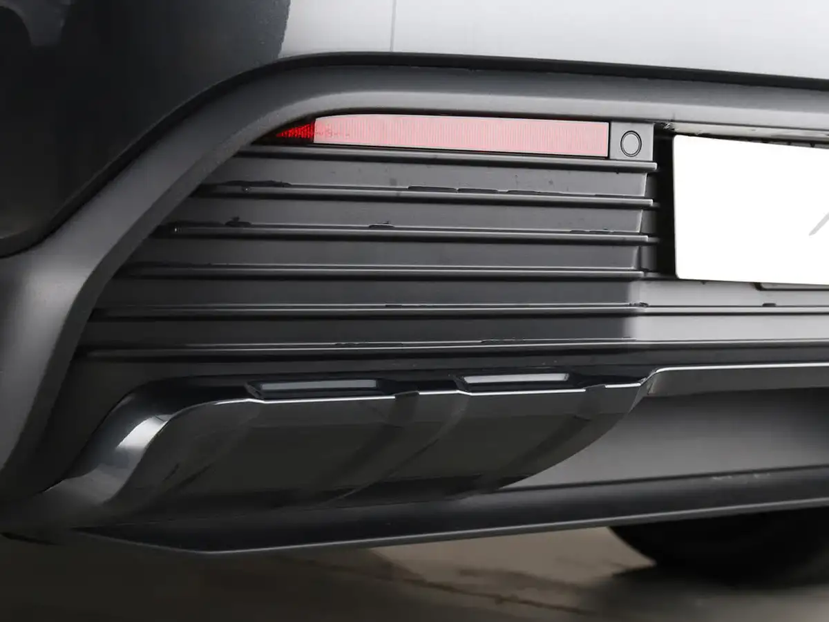 2025-porsche-macan-e-electric-big-23