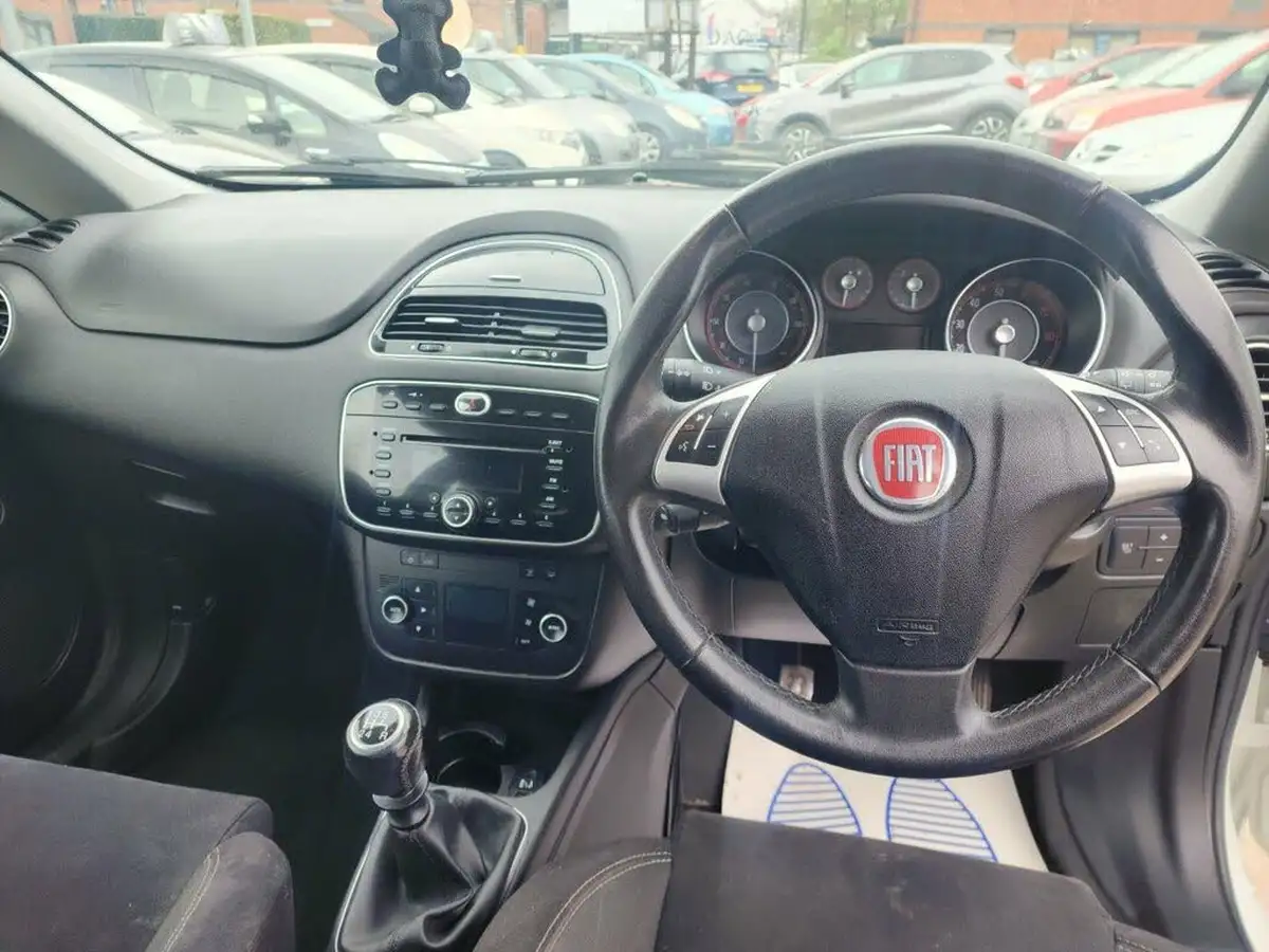 2014-fiat-punto-12-easy-3d-big-12