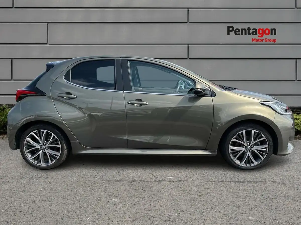 2022-toyota-yaris-15-vvt-i-excel-big-10