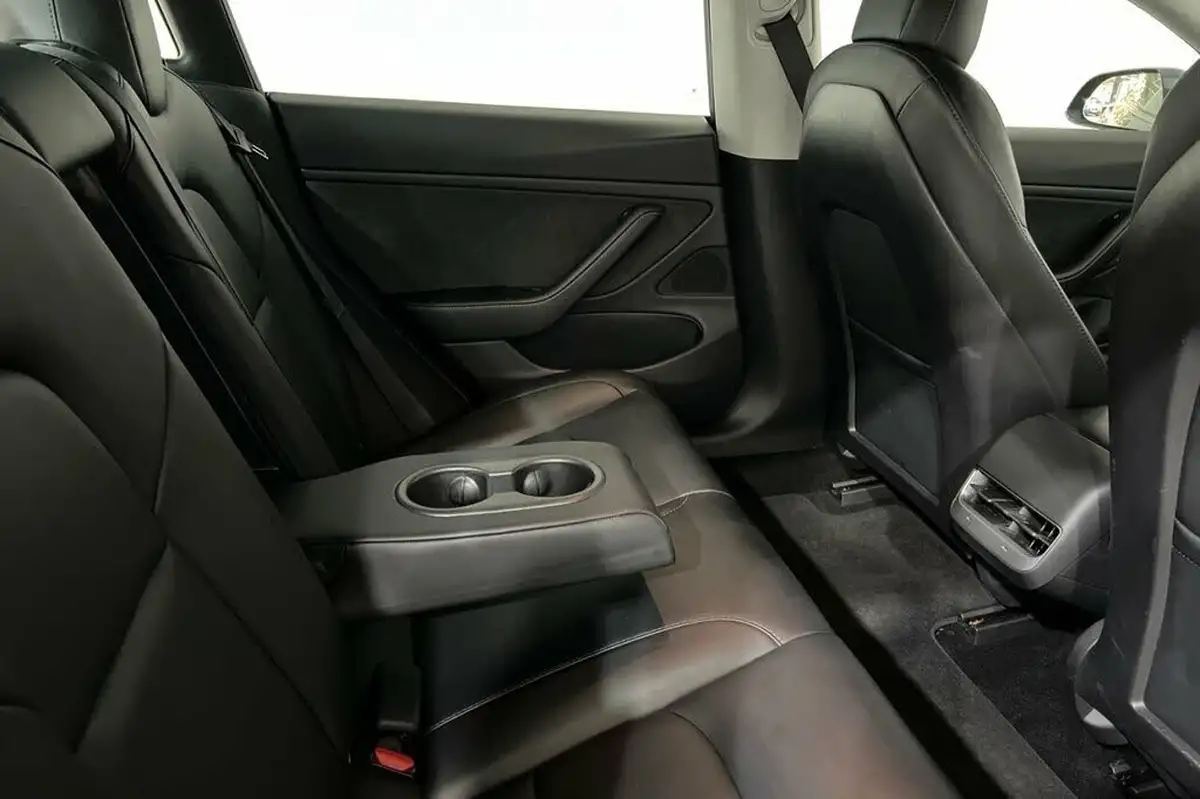 2020-tesla-model-3-e-long-range-big-34