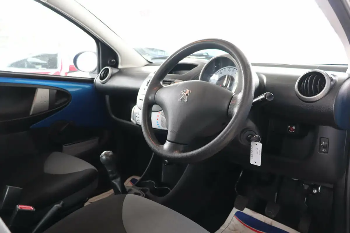 2013-peugeot-107-10-access-big-17