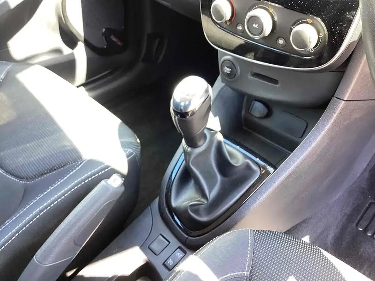 2016-renault-clio-09-tce-dynamique-nav-big-8