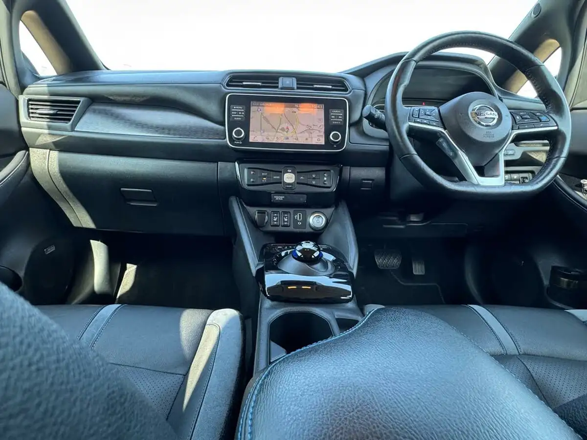 2020-nissan-leaf-e-tekna-big-15