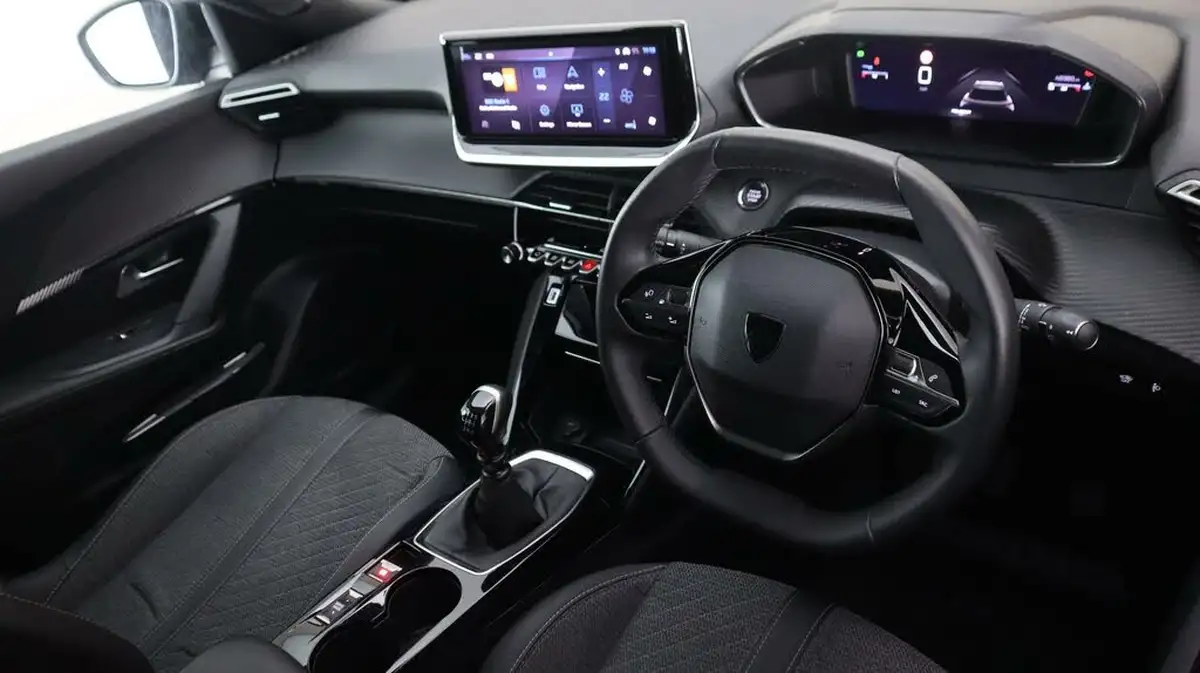 2023-peugeot-2008-suv-12-puretech-allure-big-9