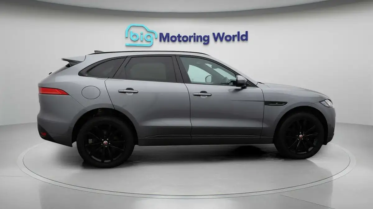 2020-jaguar-f-pace-20-i4d-chequered-flag-180ps-big-8