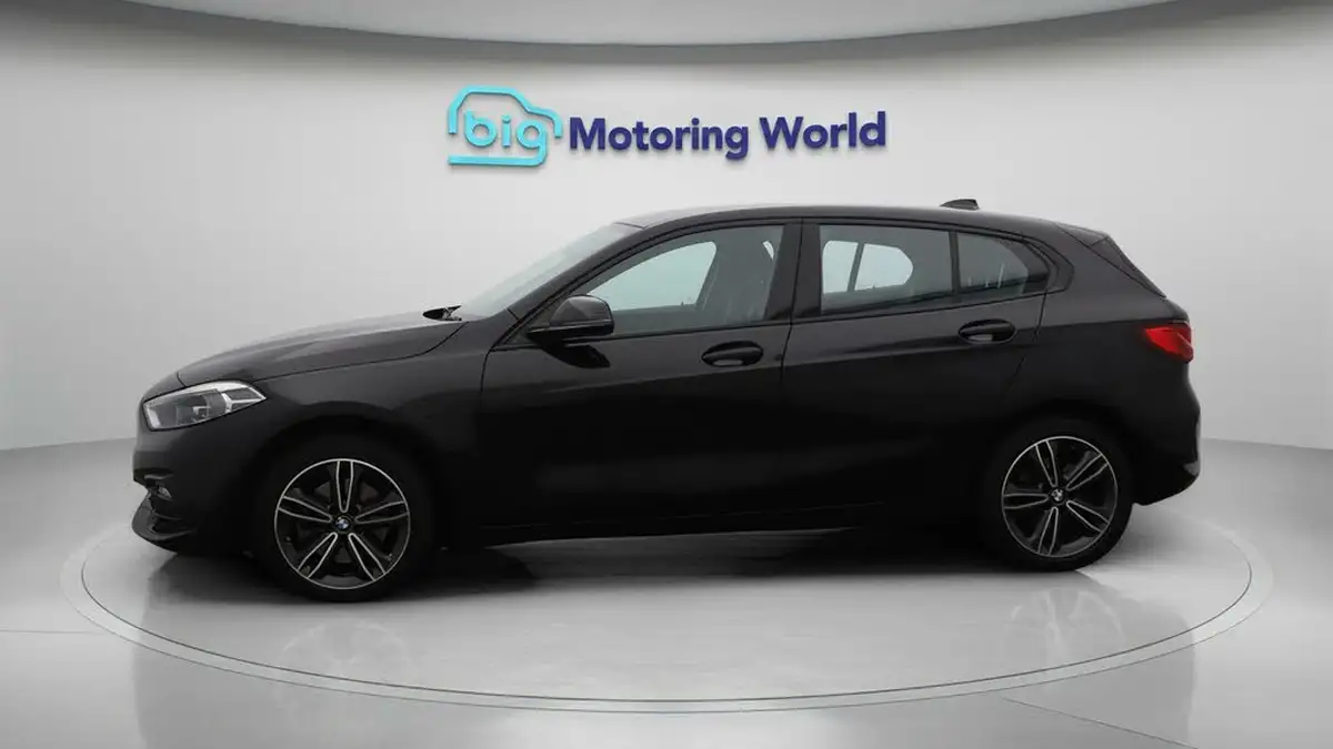 2022-bmw-1-series-15td-116d-sport-dct-big-4