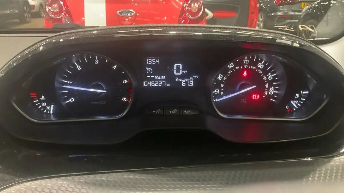 2015-peugeot-208-16bluehdi-access-ac-5d-big-7