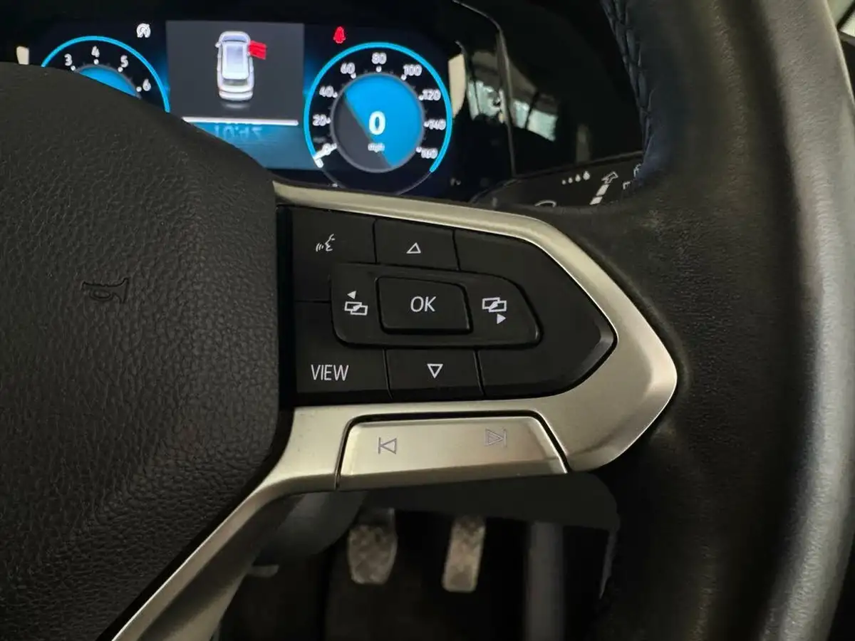 2021-volkswagen-golf-10-tsi-life-estate-big-17