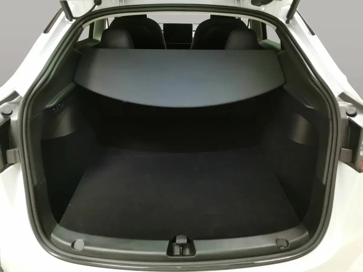 2023-tesla-model-y-e-rwd-big-31