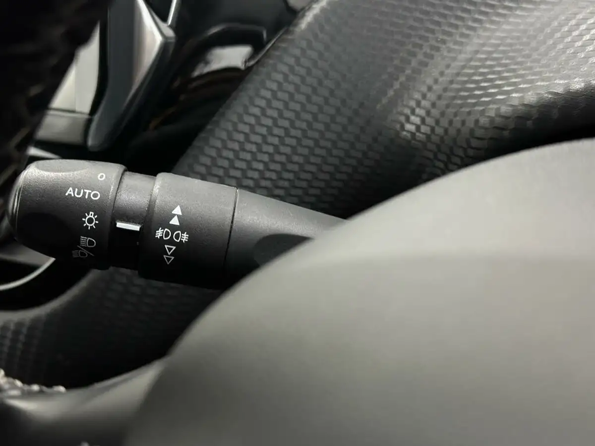 2016-peugeot-2008-suv-12-puretech-allure-82bhp-big-10