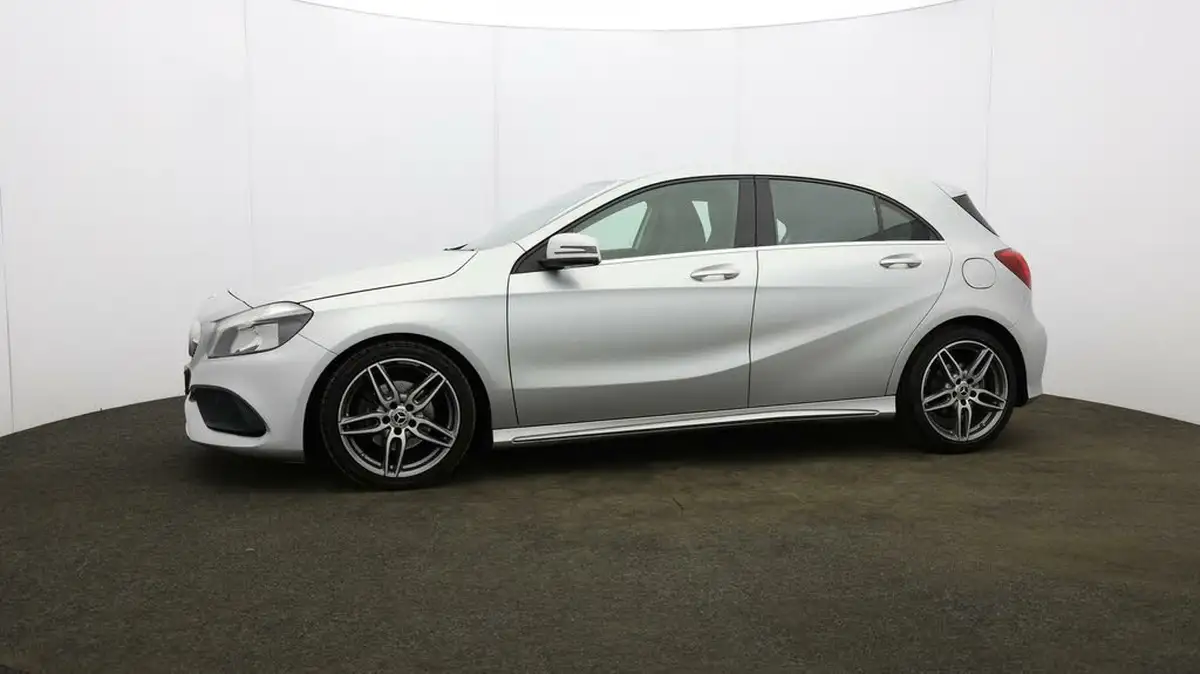 2018-mercedes-benz-a-class-16-a180-amg-line-ss-big-25