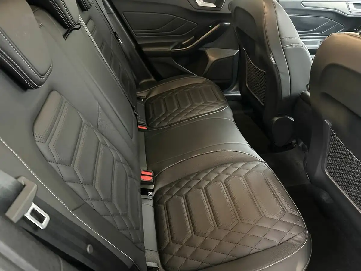 2022-ford-focus-10t-titanium-vignale-125ps-hatchback-big-13