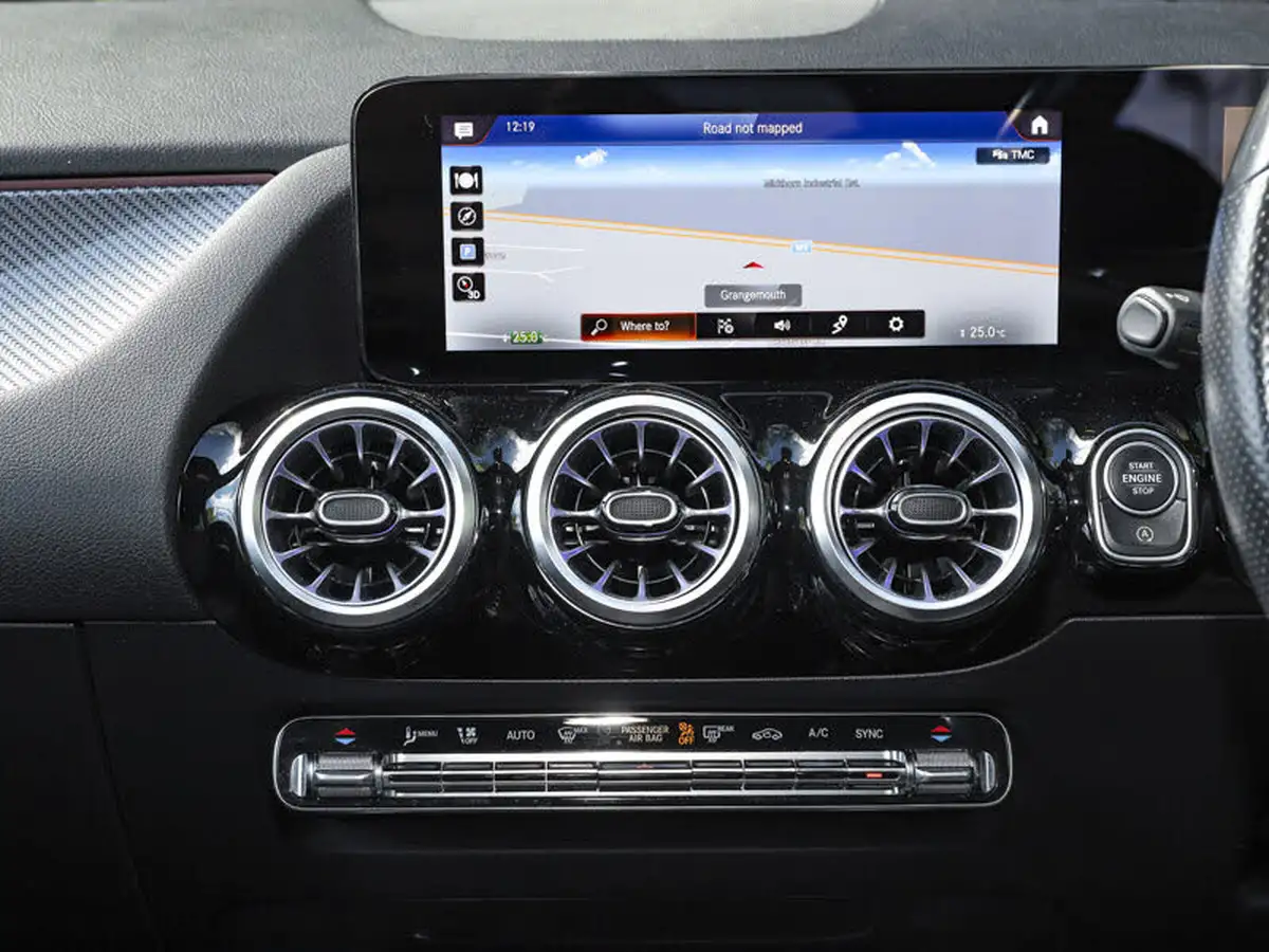 2022-mercedes-benz-gla-class-13-gla-200-amg-line-premium-big-10