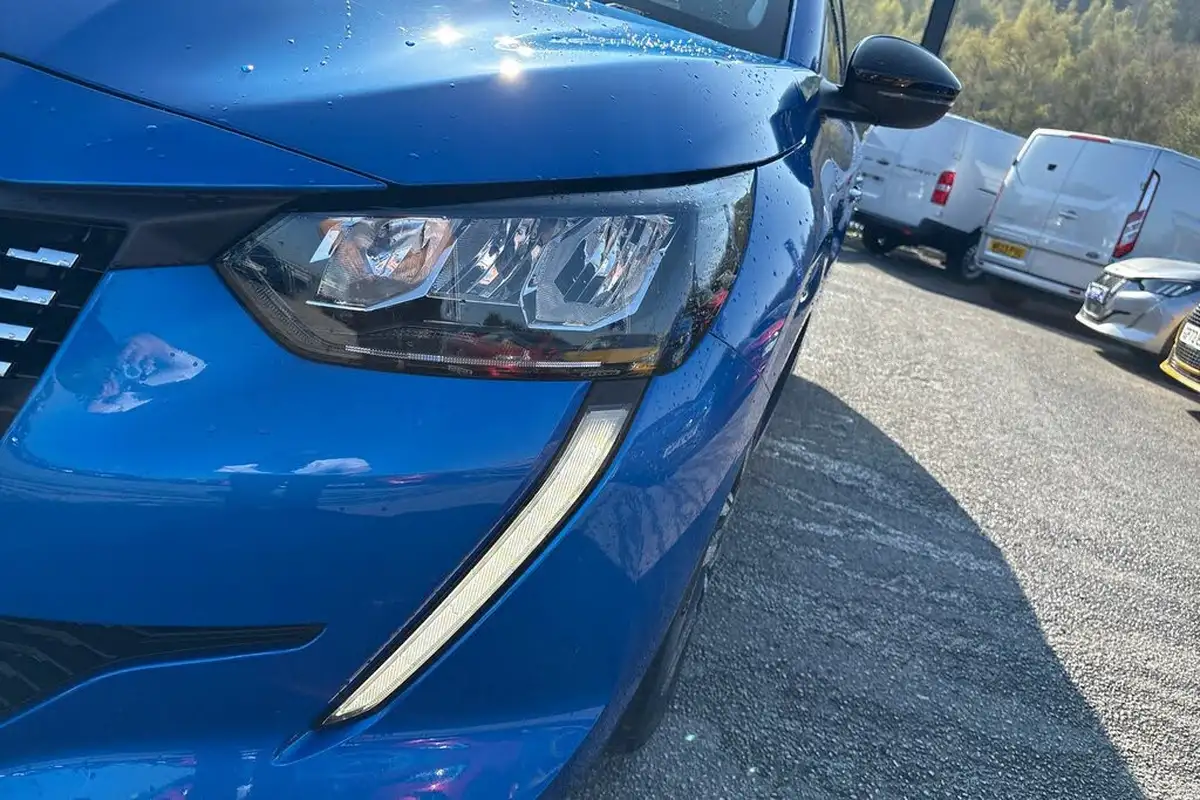 2023-peugeot-208-12-puretech-allure-premium-130ps-eat8-big-28