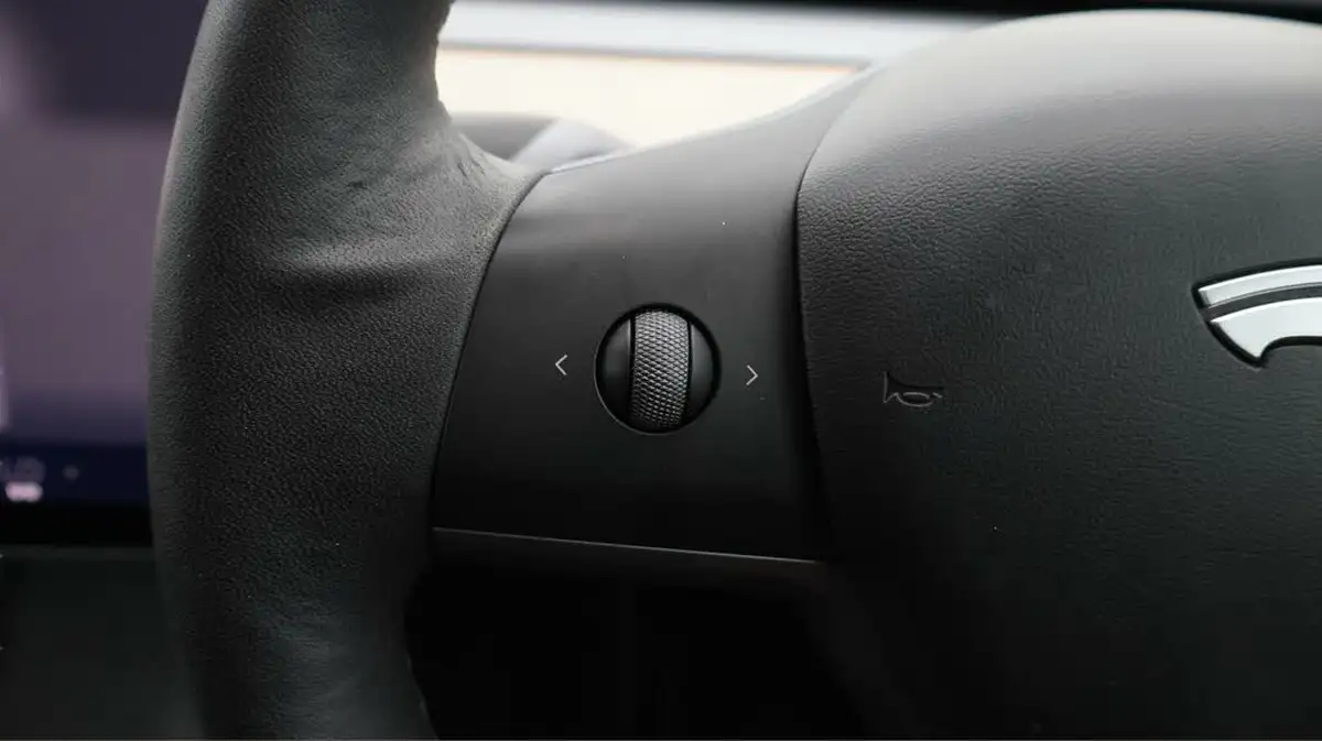 2022-tesla-model-3-e-rwd-big-23