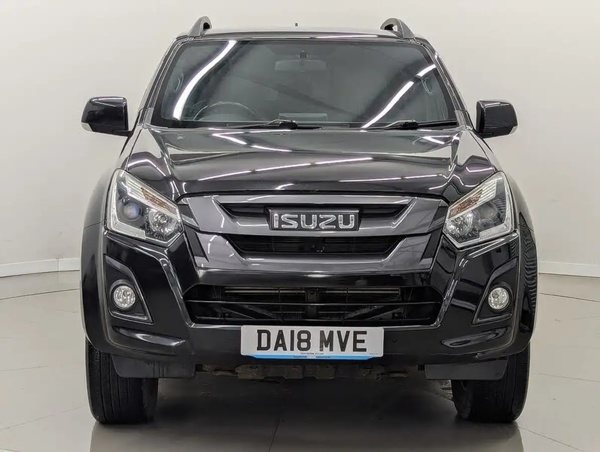 2018-isuzu-d-max-19td-blade-big-4