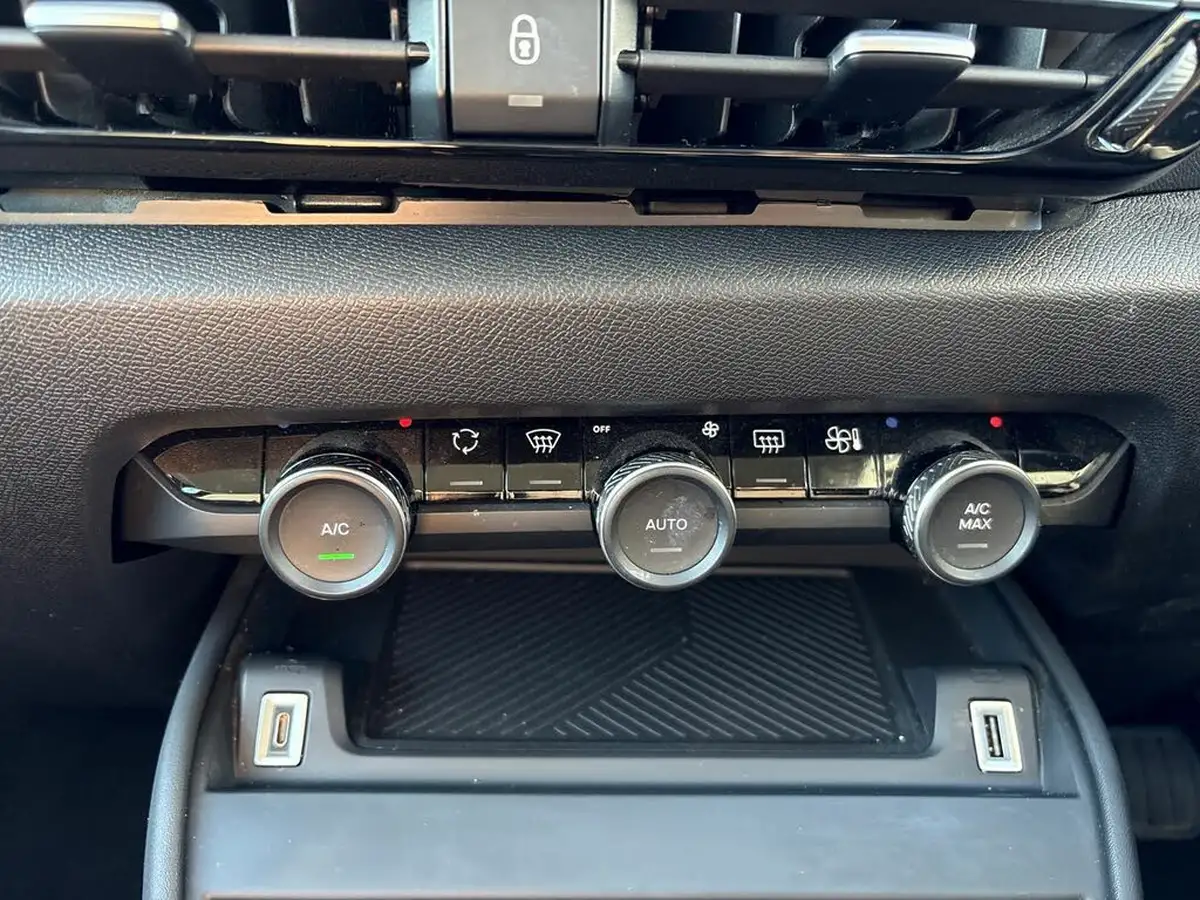 2022-citroen-c4-12-puretech-sense-plus-eat8-big-11