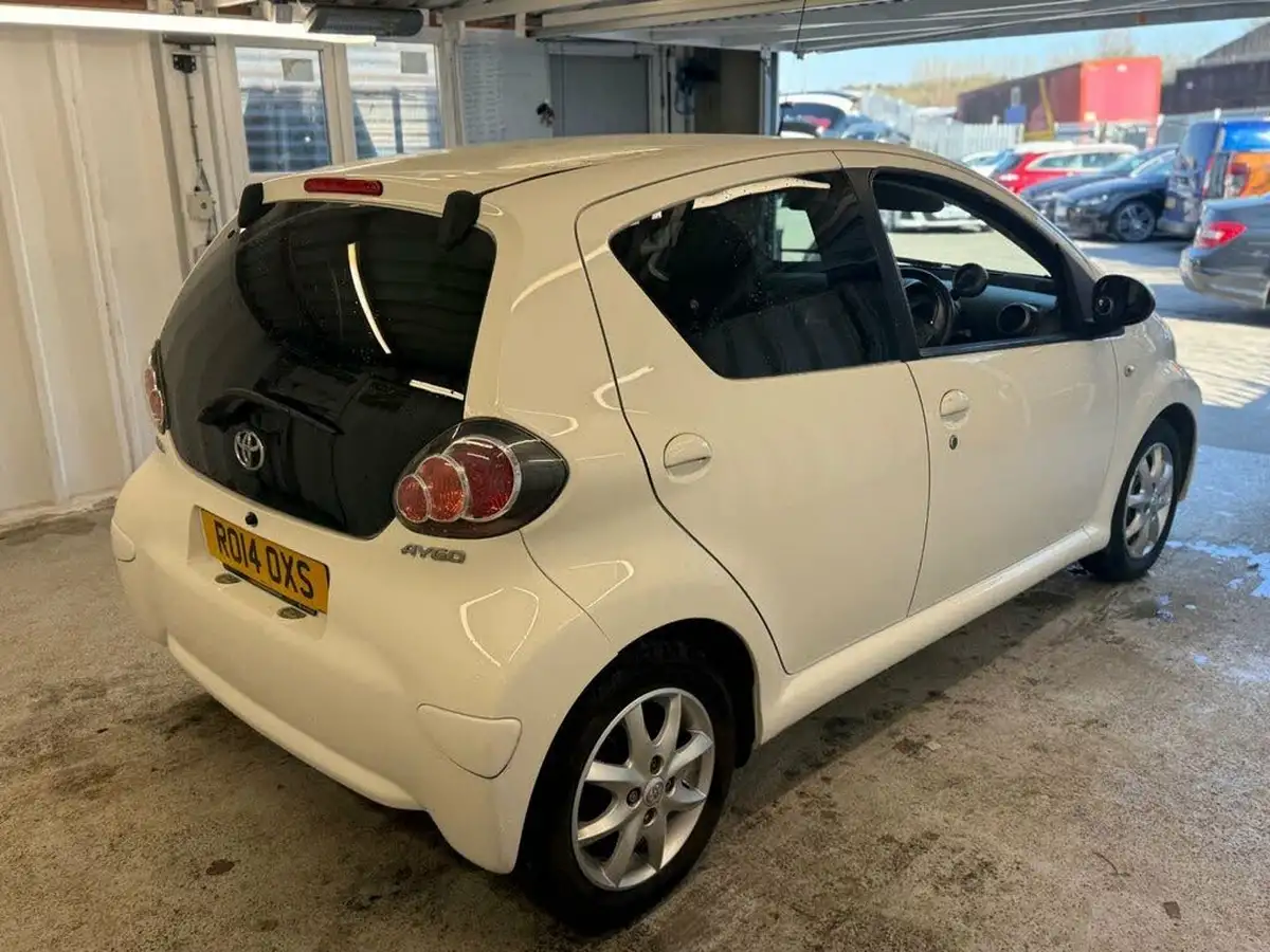 2014-toyota-aygo-10-mode-ac-5d-big-5
