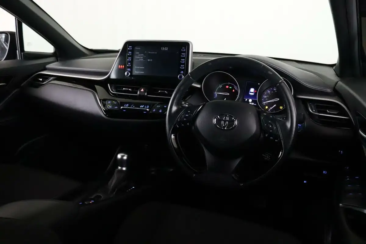 2021-toyota-c-hr-18-vvt-i-icon-big-12