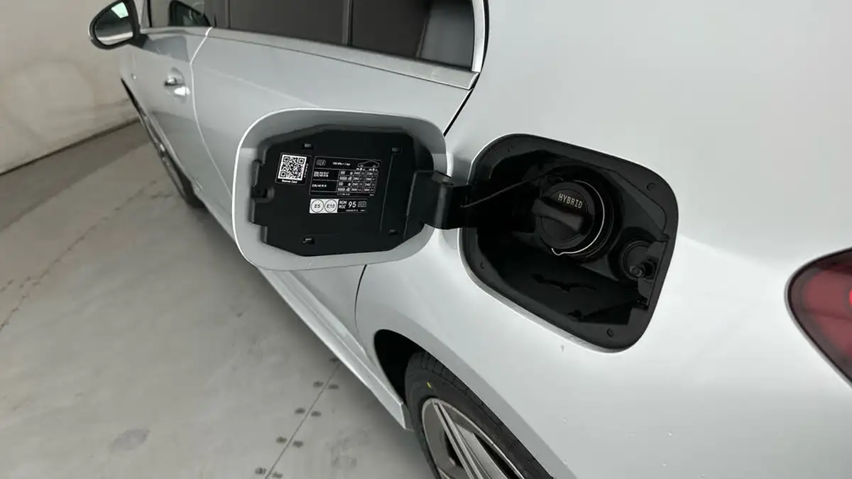2020-mercedes-benz-a-class-13-a250e-amg-line-premium-hatchback-5d-big-20