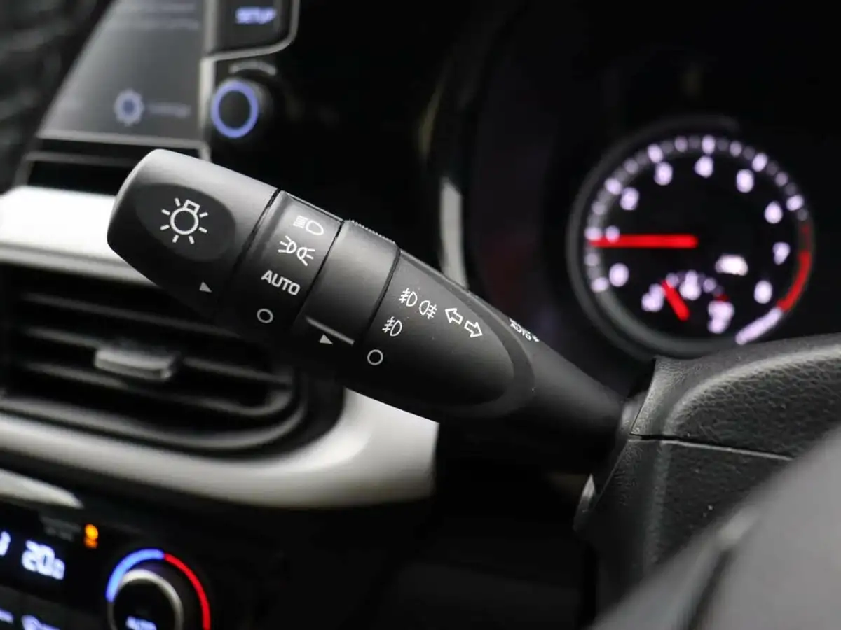 2022-hyundai-i10-12-premium-big-31