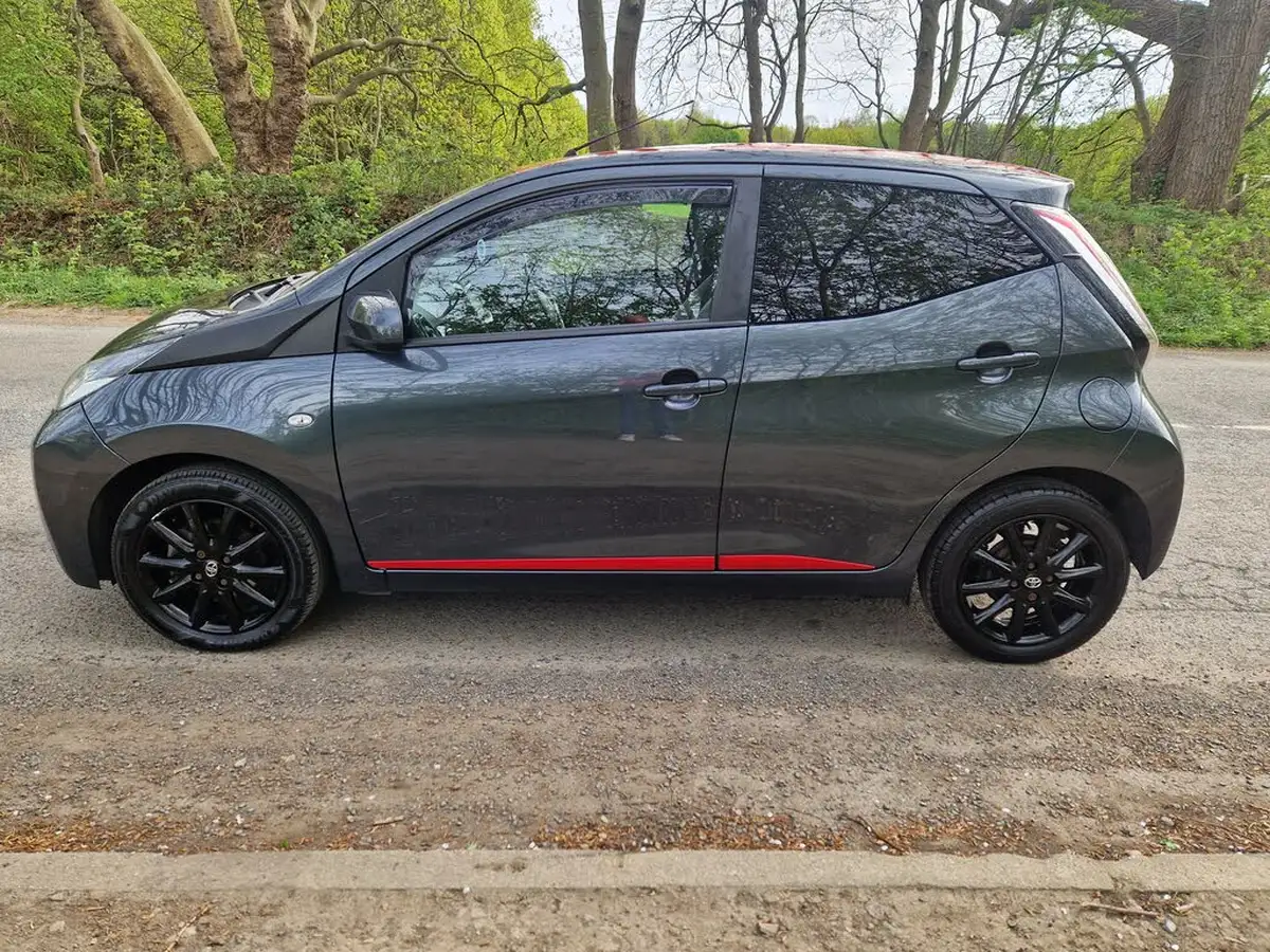 2018-toyota-aygo-10-vvt-i-x-press-71bhp-x-shift-big-3