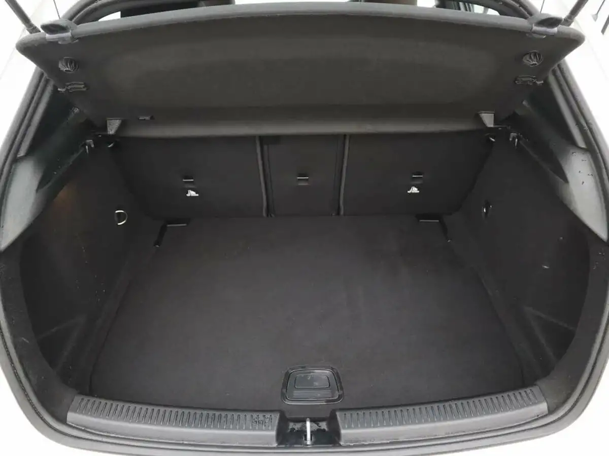 2021-mercedes-benz-a-class-20d-a180d-se-big-6