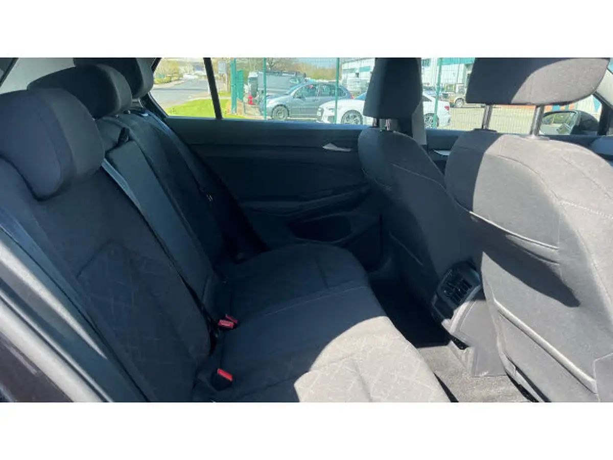2022-volkswagen-golf-15-tsi-life-130ps-hatchback-big-15