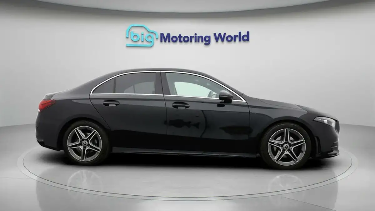 2020-mercedes-benz-a-class-13-a200-amg-line-saloon-4d-7g-dct-big-7
