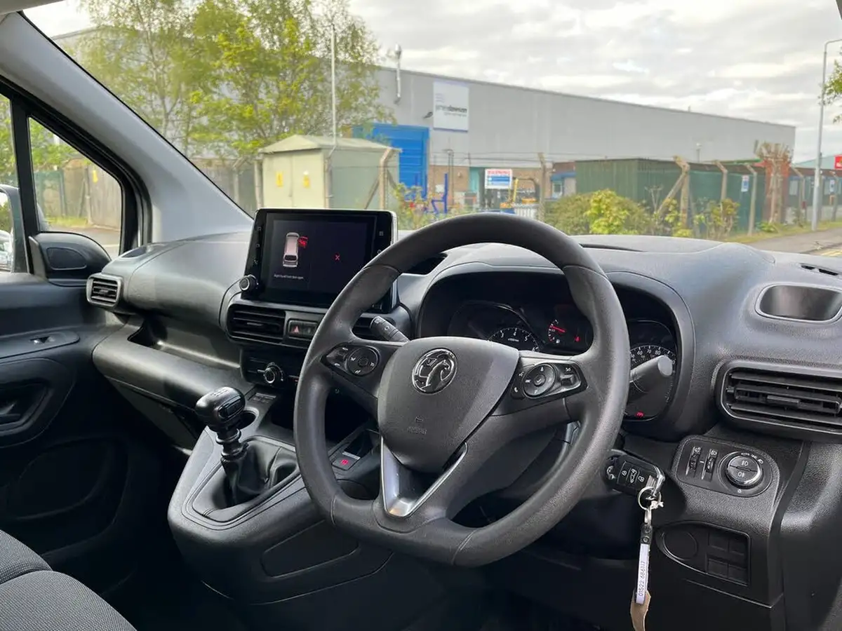 2022-vauxhall-combo-15cdti-sportive-2300-100pseu6d-l1h1-big-4