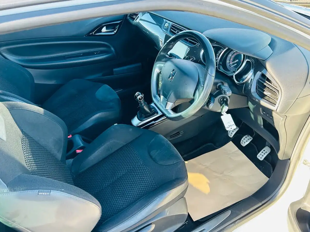 2014-citroen-ds3-16e-hdi-dsport-big-1