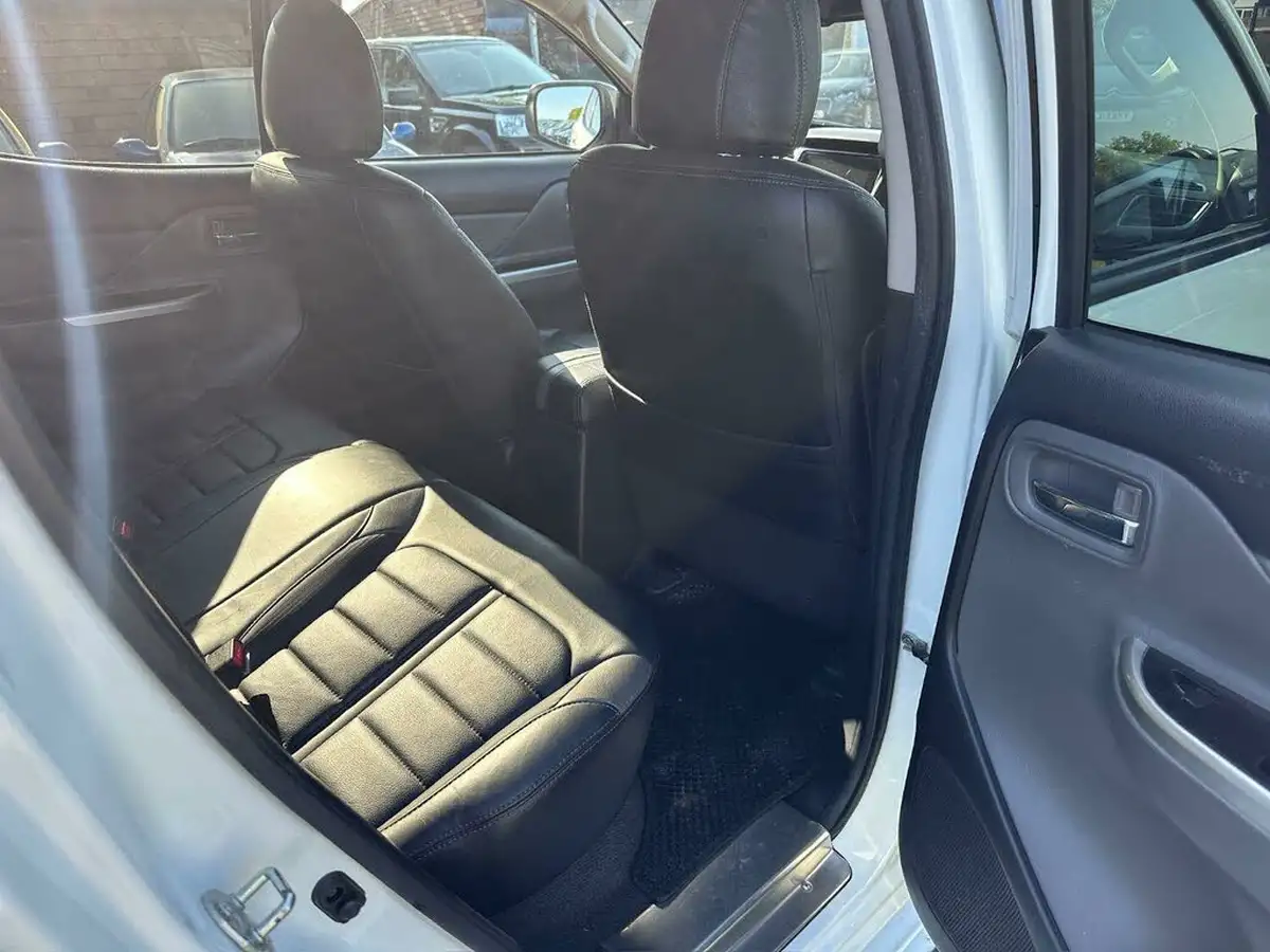 2019-mitsubishi-l200-24di-d-barbarian-eu6-big-8