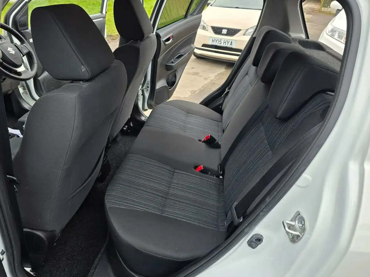 2015-suzuki-swift-12-sz4-90ps-5d-big-35