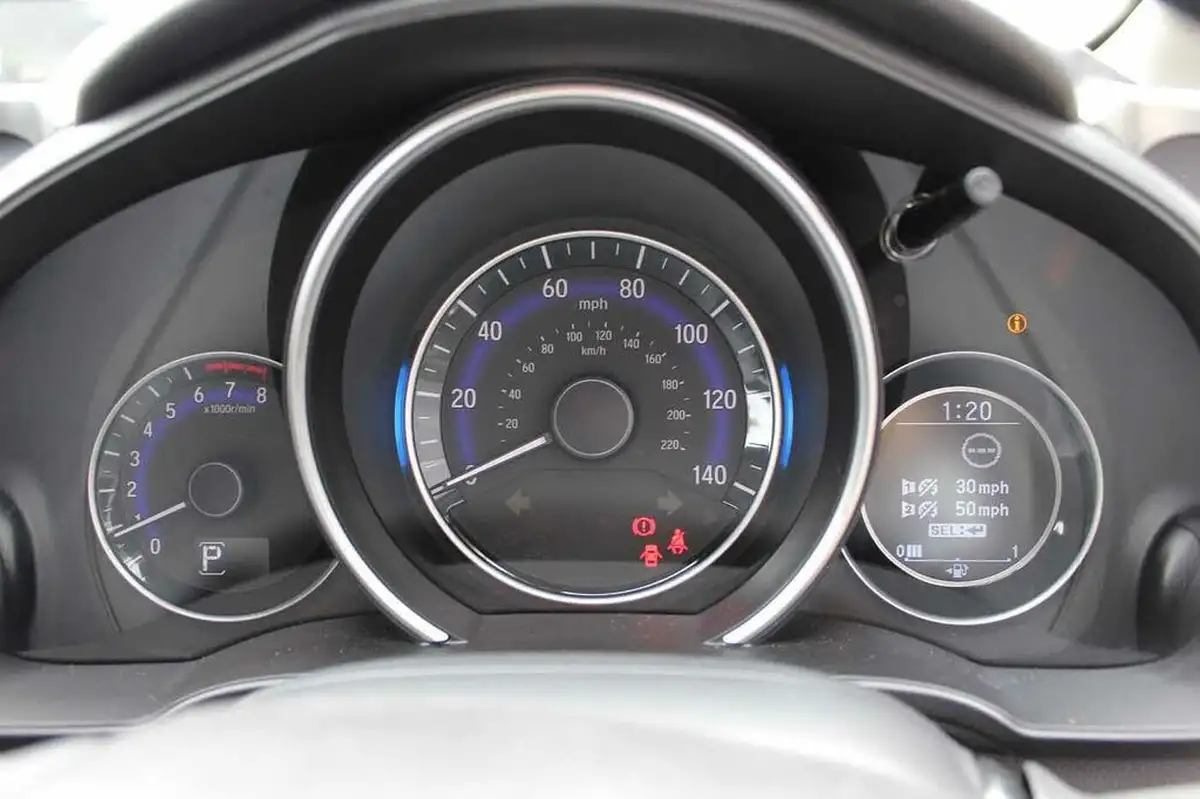 2014-honda-jazz-14-es-plus-cvt-big-10