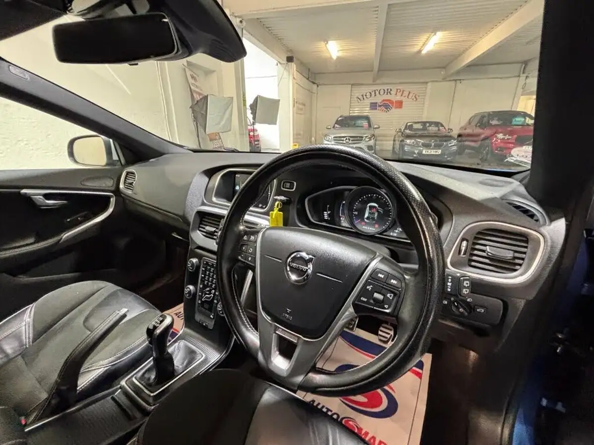 2017-volvo-v40-20td-d4-r-design-nav-plus-big-9