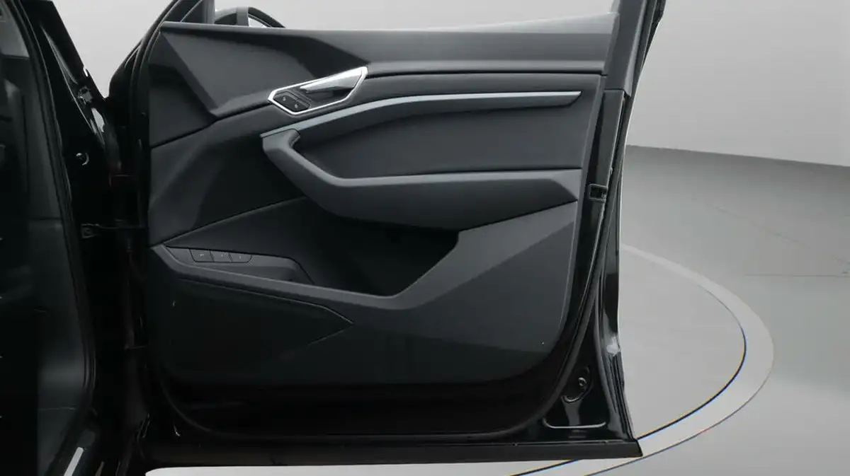 2021-audi-e-tron-50e-technik-station-wagon-big-15