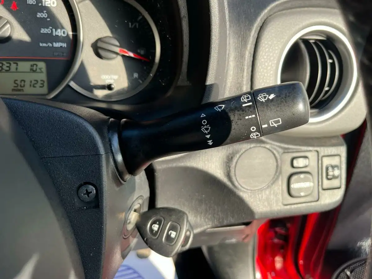 2012-toyota-yaris-10-tr-touch-go-5d-big-31