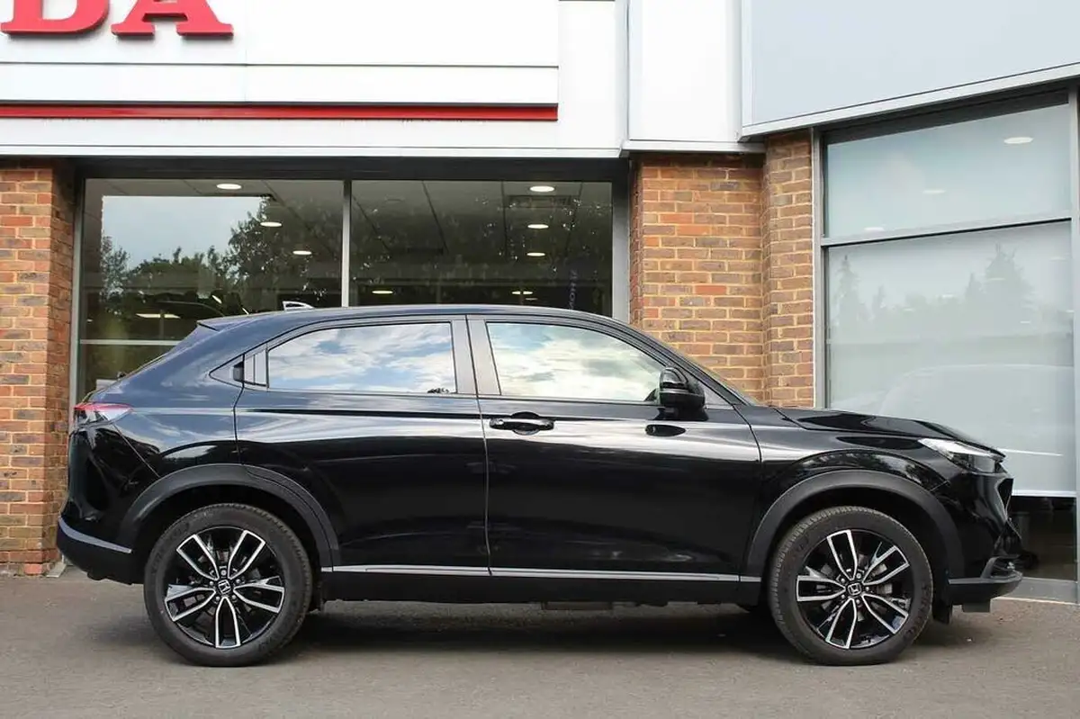 2023-honda-hr-v-15-i-mmd-elegance-big-4