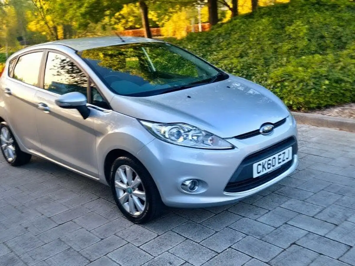 2010-ford-fiesta-14-zetec-96ps-5d-auto-big-6