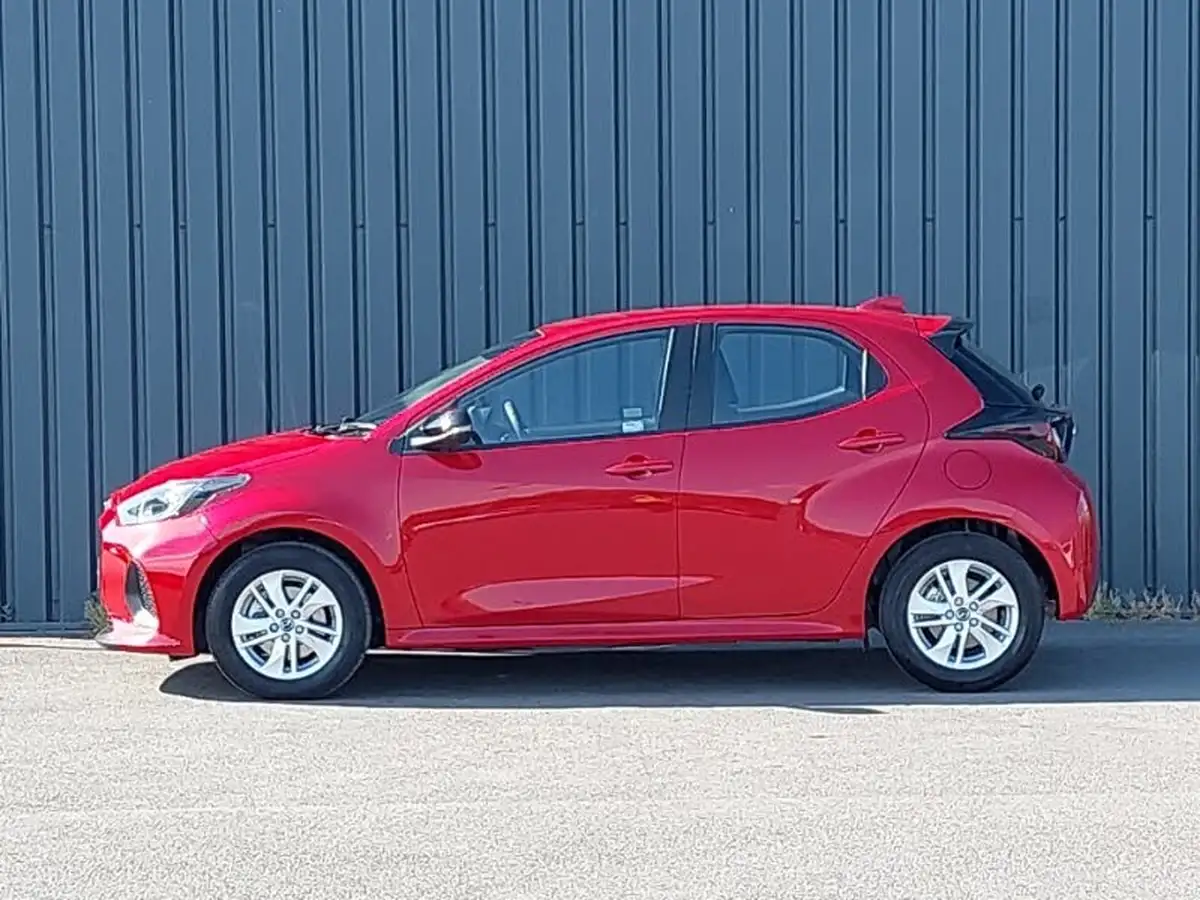 2024-mazda-mazda2-15-centre-line-big-3
