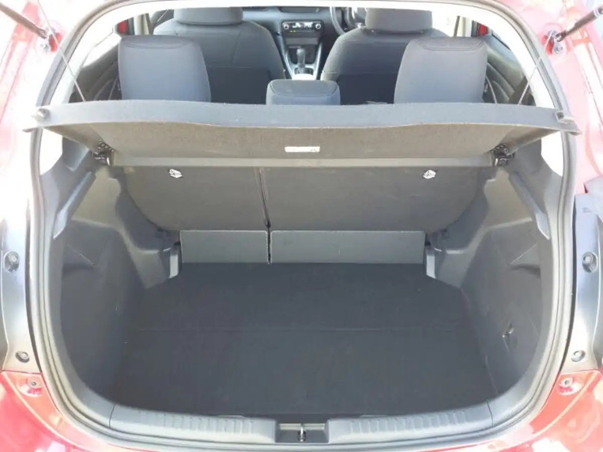 2024-mazda-mazda2-15-centre-line-big-7