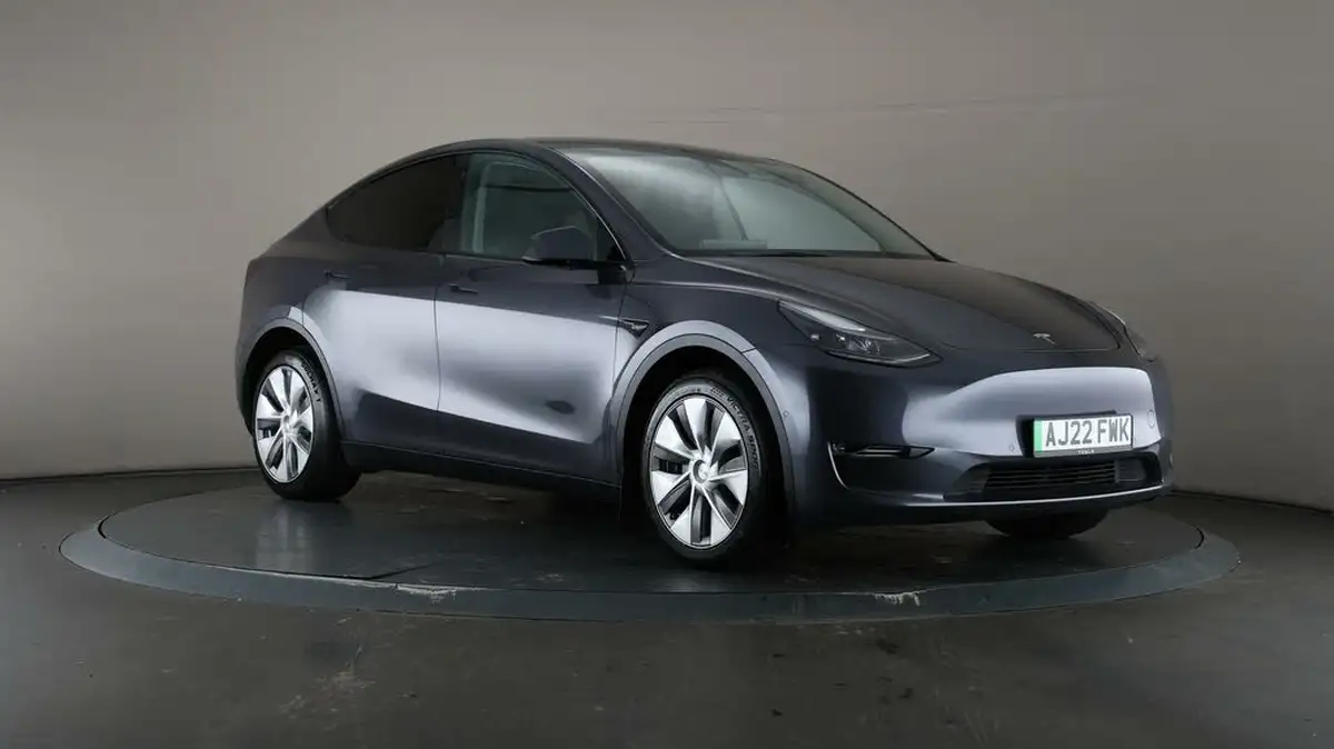 2022-tesla-model-y-e-long-range-big-45