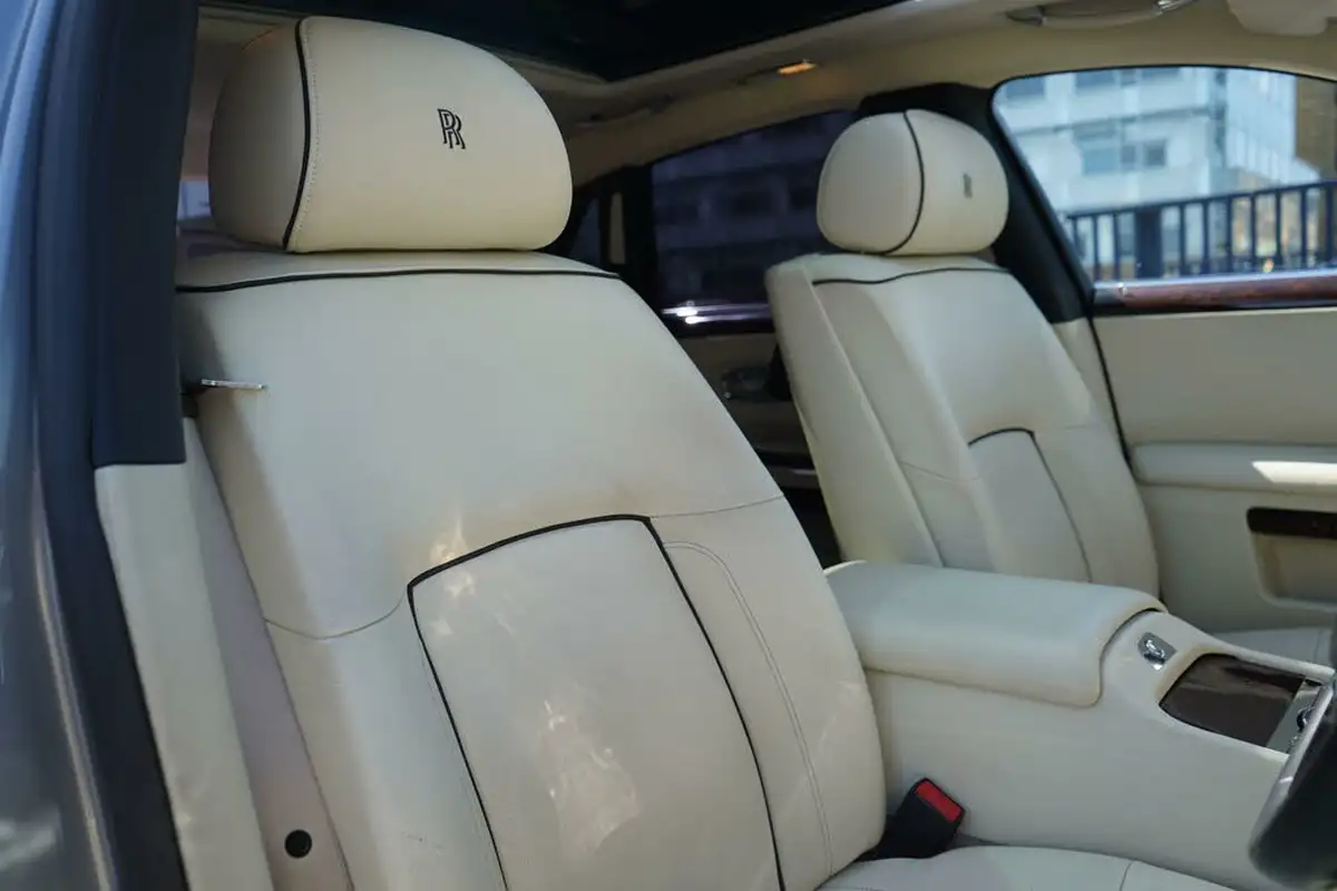 2011-rolls-royce-ghost-66-big-1