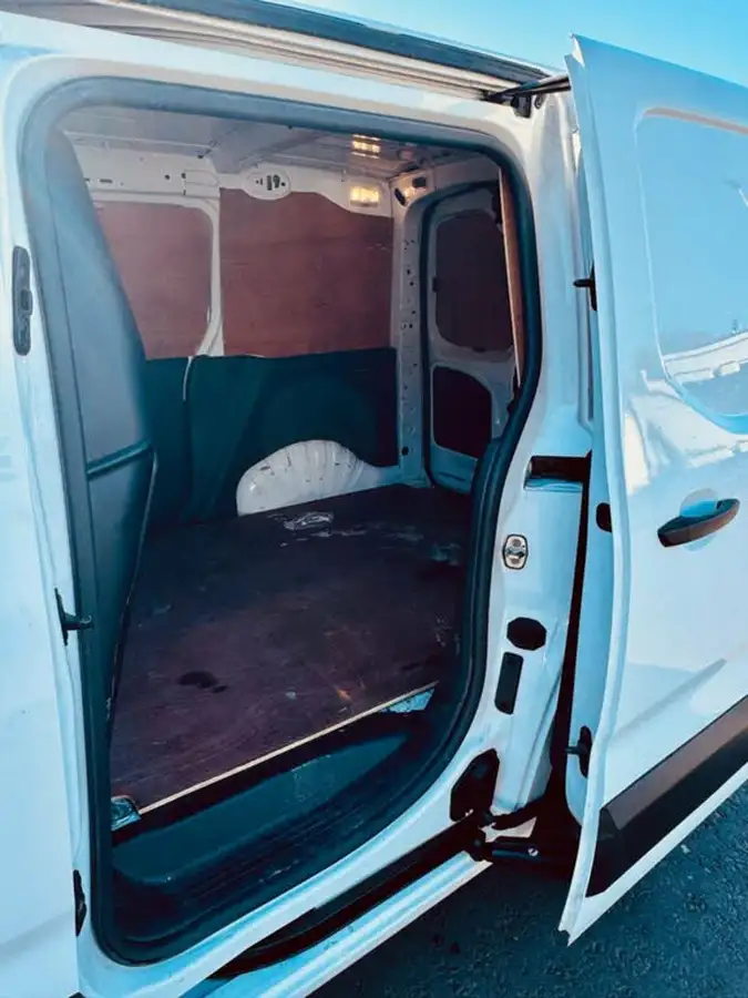 2020-peugeot-partner-15-bluehdi-1000-professional-100ps-eu6dt-panel-big-9