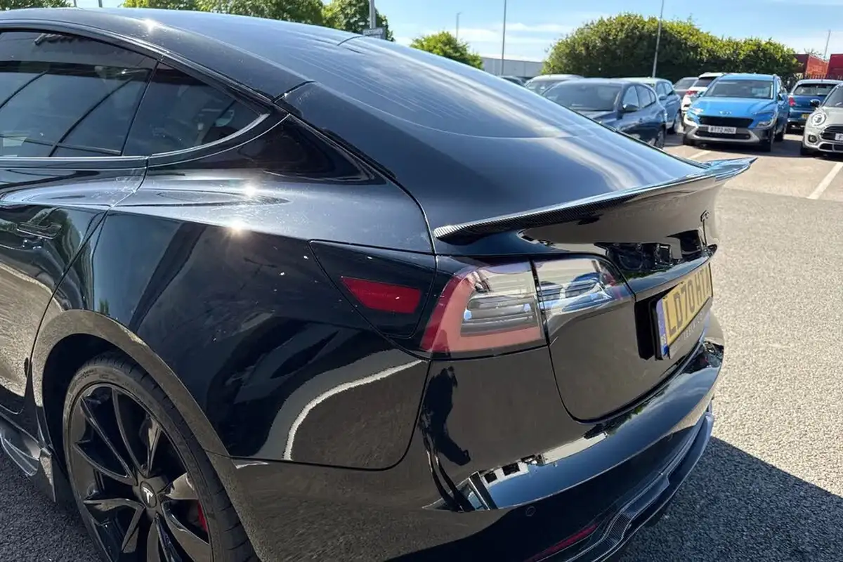 2020-tesla-model-3-e-performance-big-30